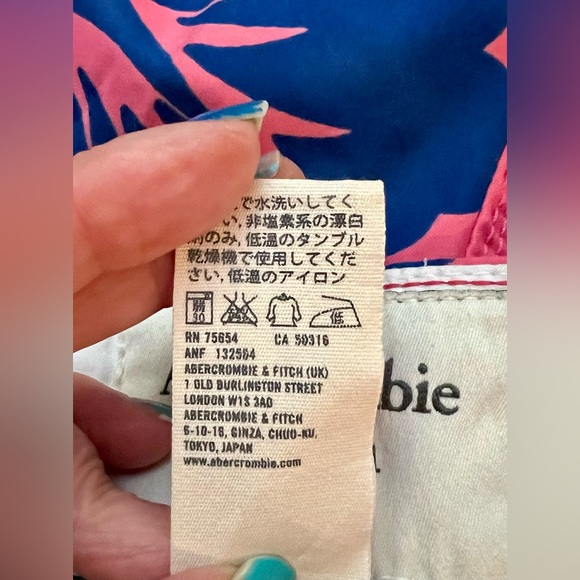 Abercrombie & Fitch Swim Trunks Size M Pink and Blue Floral 2018 Hibiscus Long - Picture 12 of 15